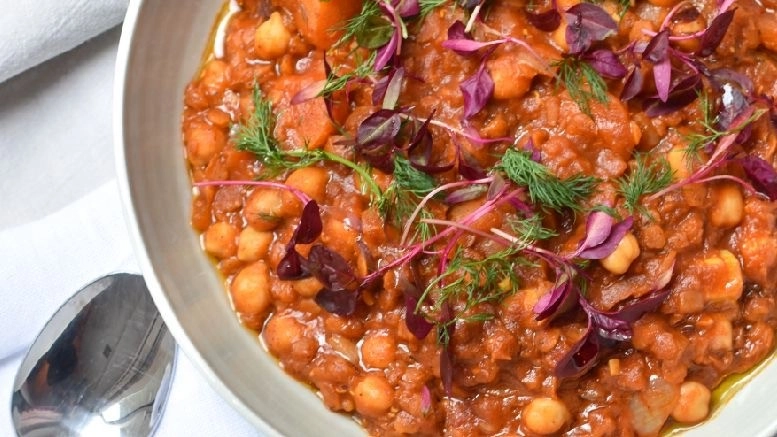 Qmee recipes: quick & easy! Moroccan chickpea & lentil stew