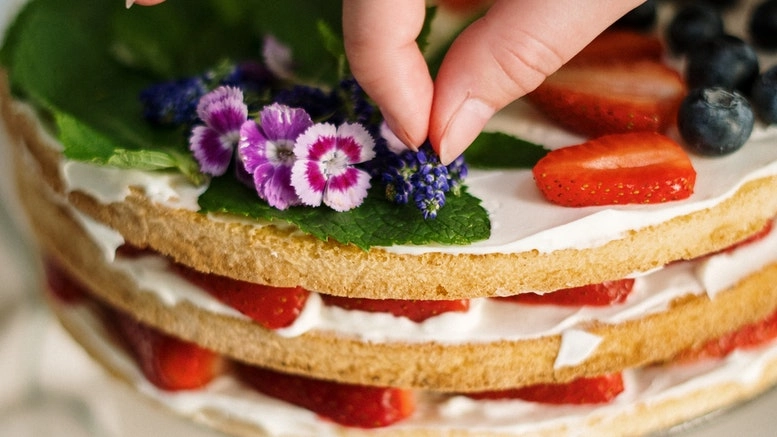 Qmee Recipes – Strawberry Cake