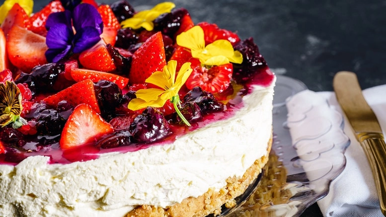 Qmee Recipes – Triple-layered berry cheesecake