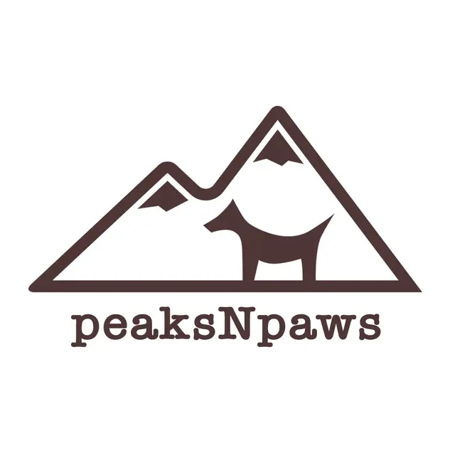 The logo for the company PeaksNPaws.